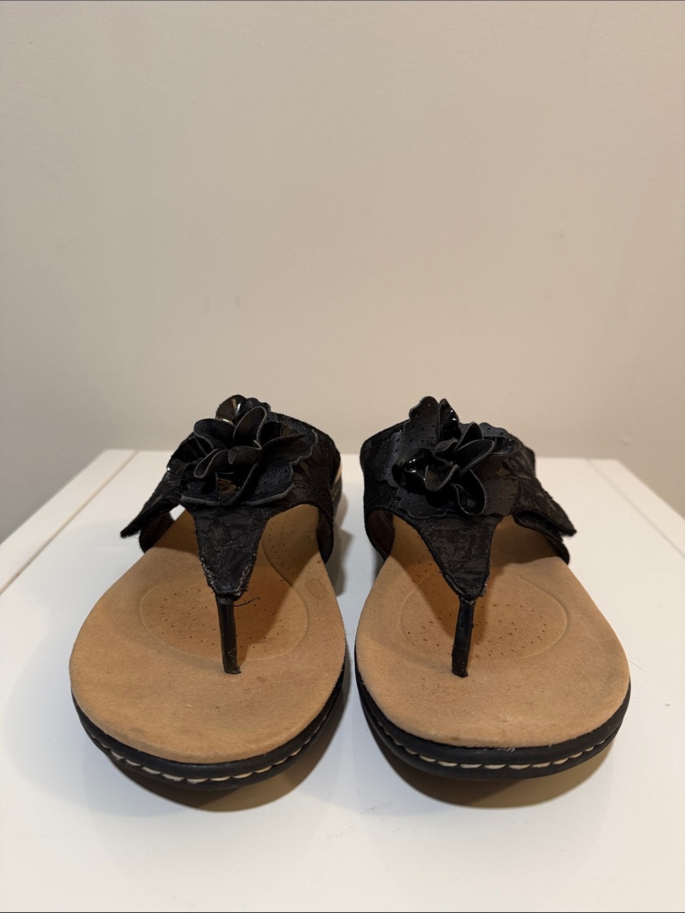 Clarks Women's  Black Laurieann Gema Thong Sandals Size 9 - Picture 3 of 11